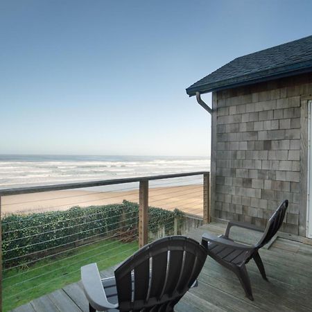 On The Beach Newport Bagian luar foto