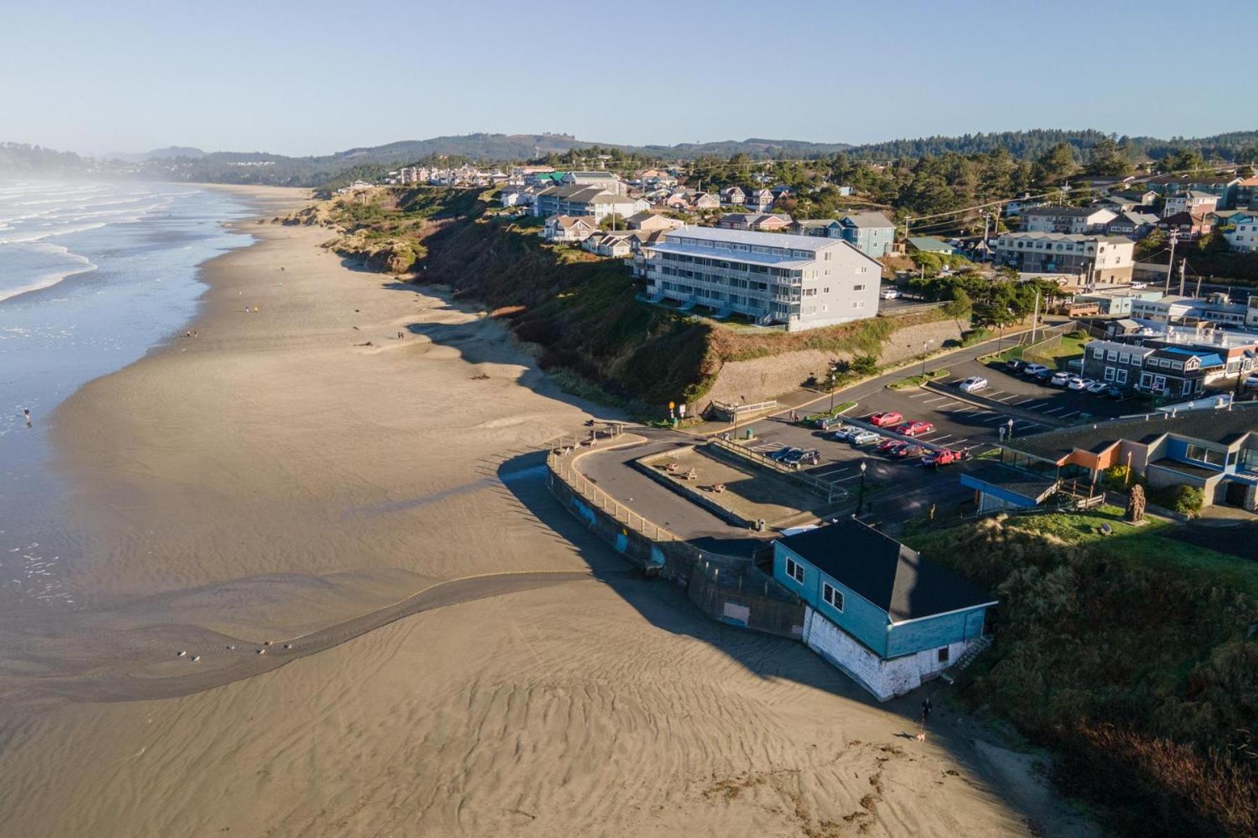 On The Beach Newport Bagian luar foto