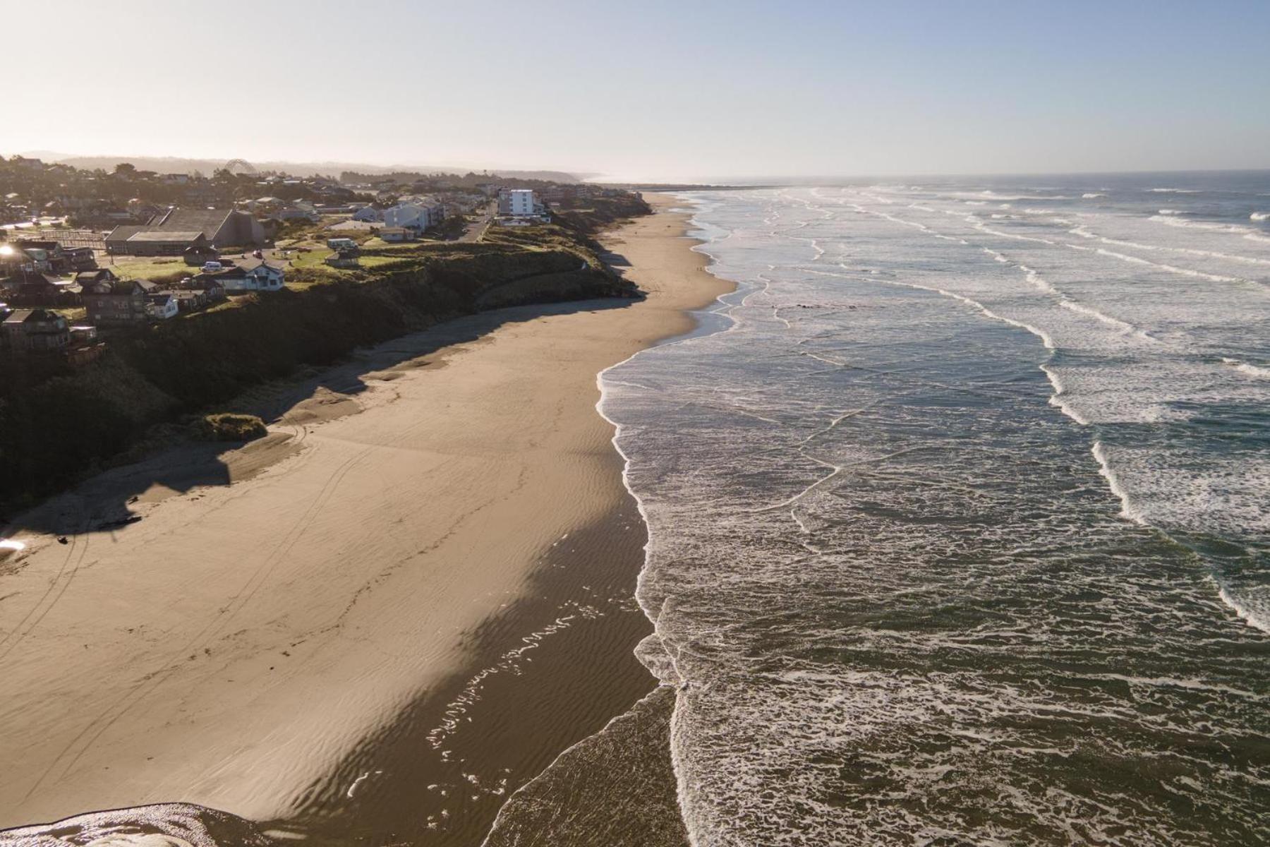 On The Beach Newport Bagian luar foto