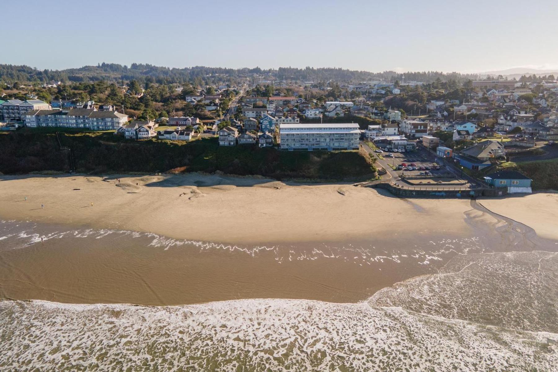 On The Beach Newport Bagian luar foto