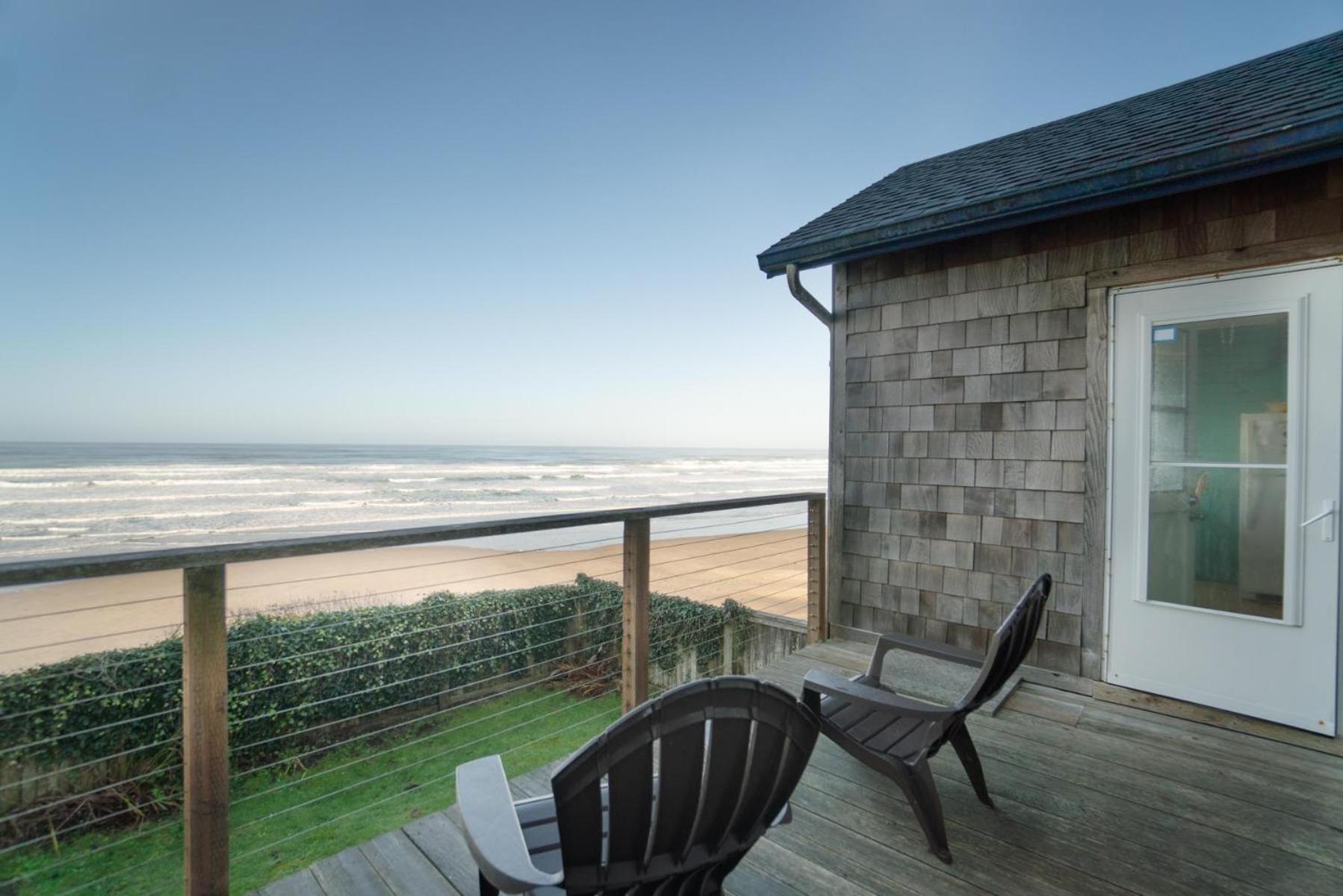 On The Beach Newport Bagian luar foto